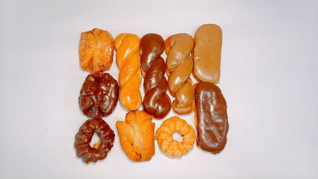Mixed Half Medium Dozen (6 Donuts).